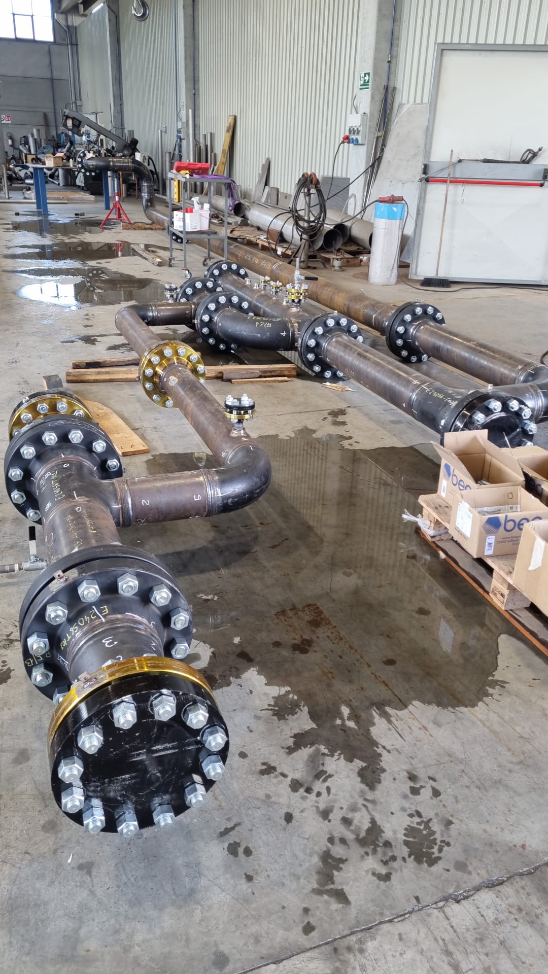 Basamenti e tubazioni Total con piping industriale e tubazioni prefabbricate S.N.A. Impianti