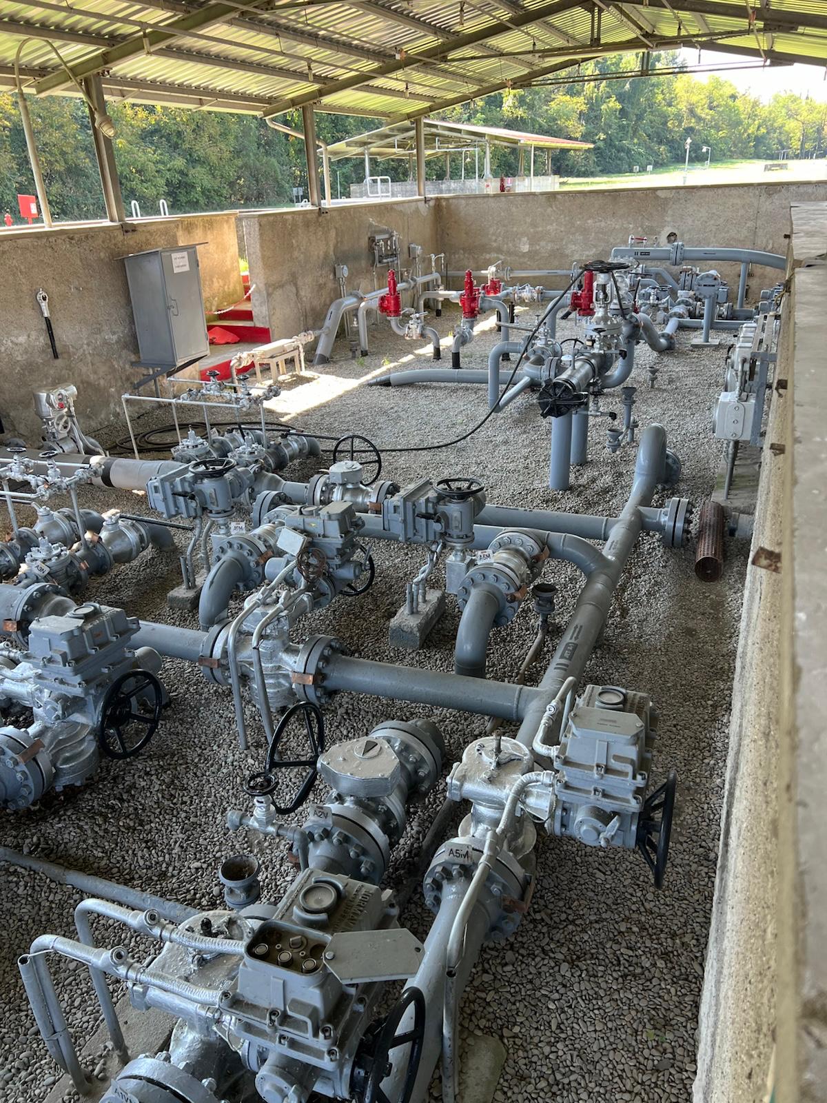 Stazione smistamento prodotti e lanci PIG per installazioni e montaggi industriali S.N.A. Impianti