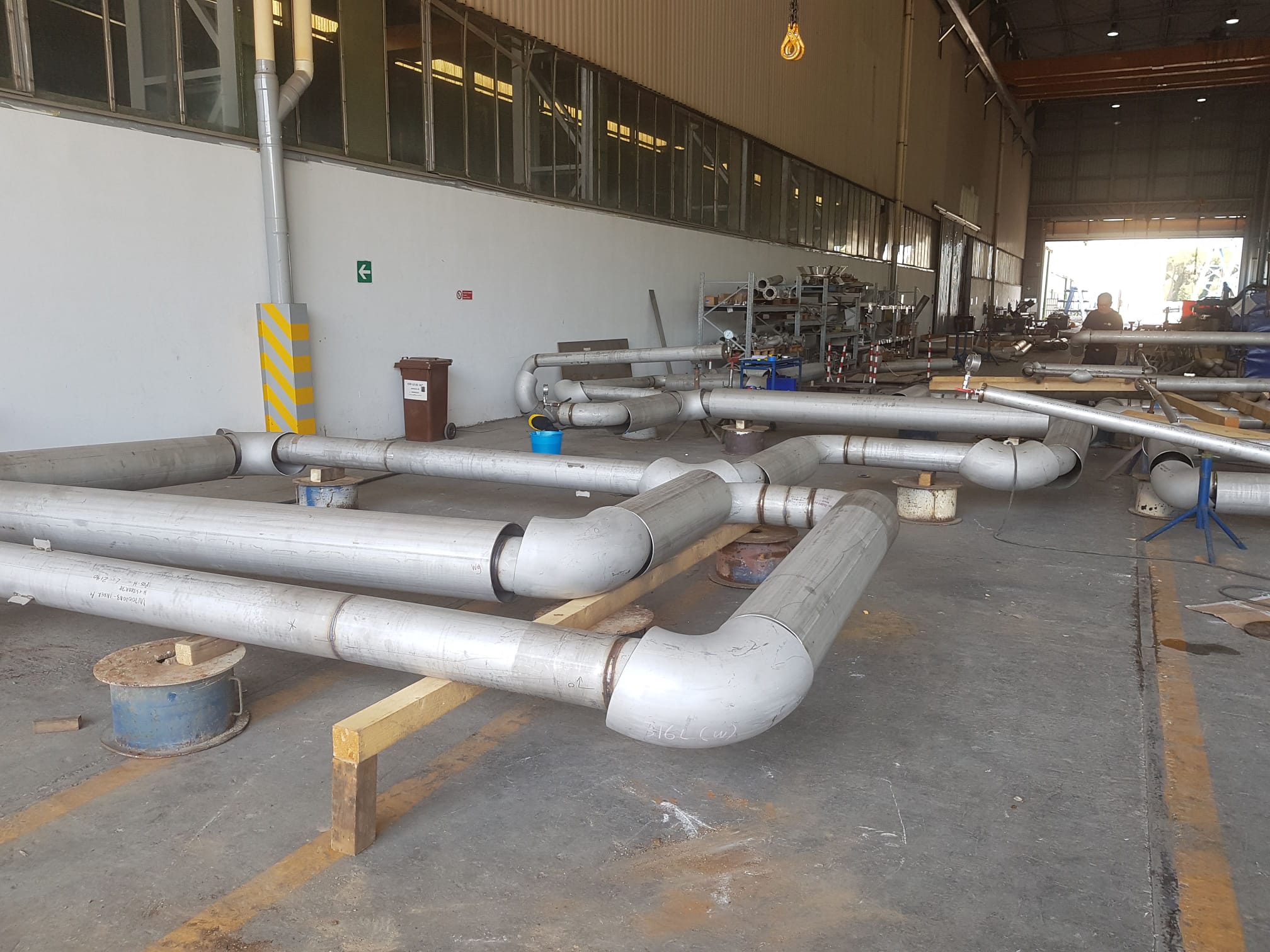 Tubazioni incamiciate LNG con piping industriale e tubazioni prefabbricate S.N.A. Impianti